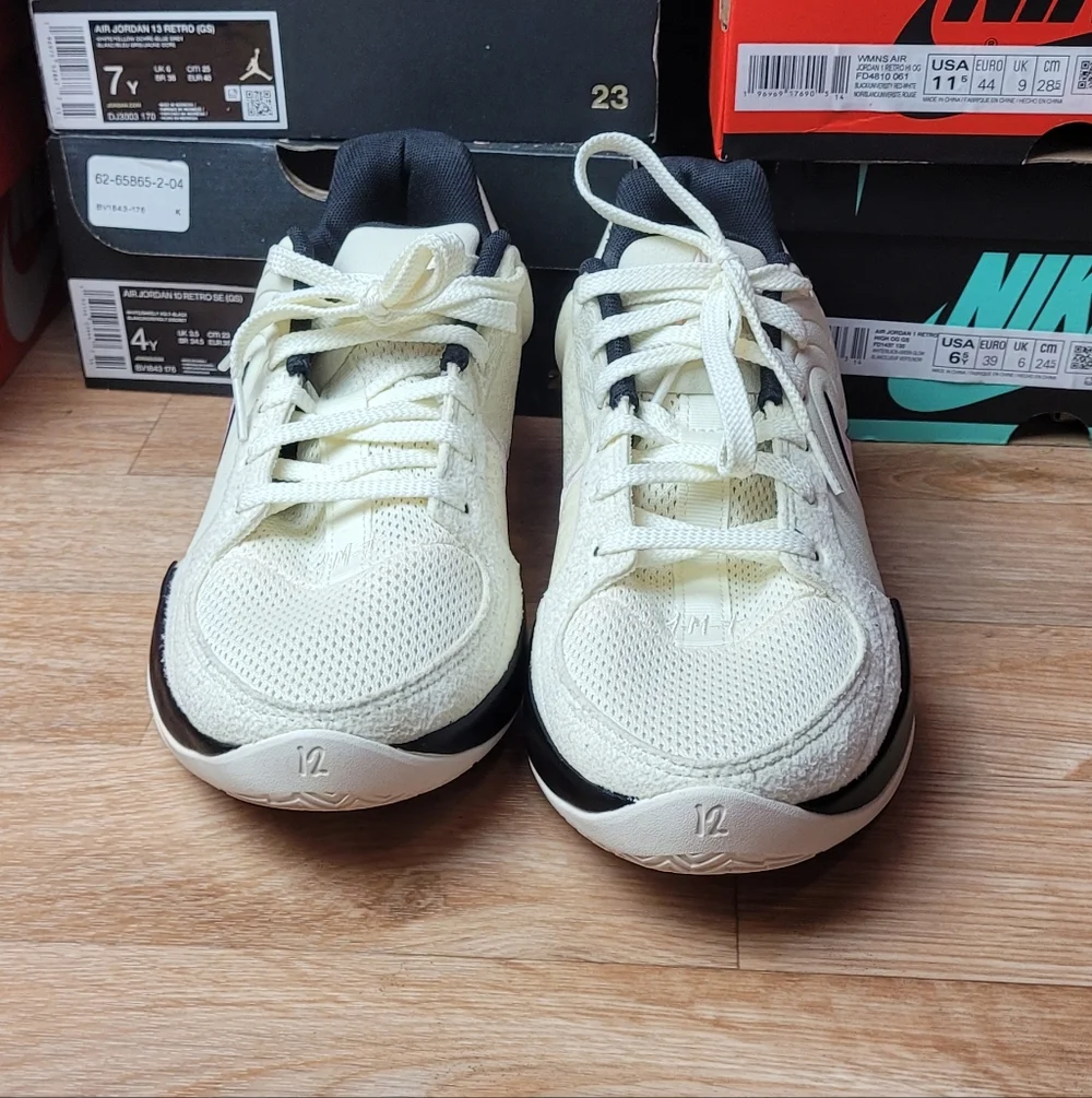 Nike Women's Cream and Pink Athletic Shoes